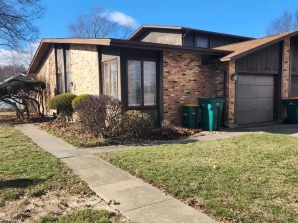 1 Cedar Dr, Macomb, IL 61455