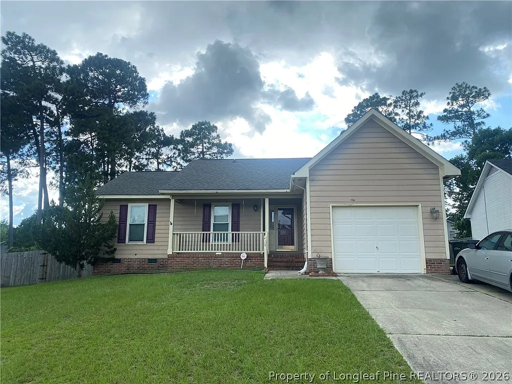 3 bed, 2.0 bath, 1290 sqft, $1,595 — Photo 1
