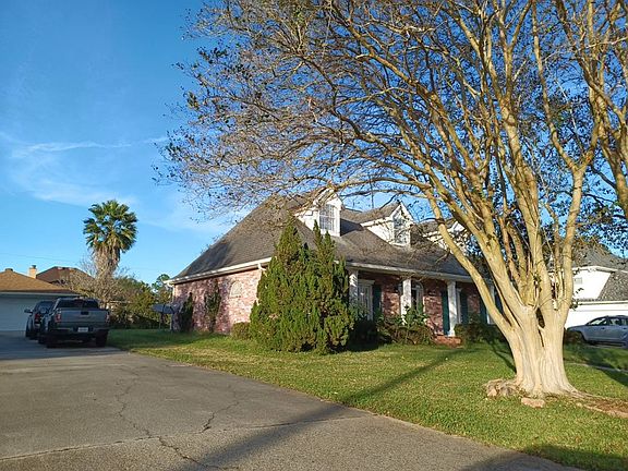 3rd image of 1313 Lake Louise Dr