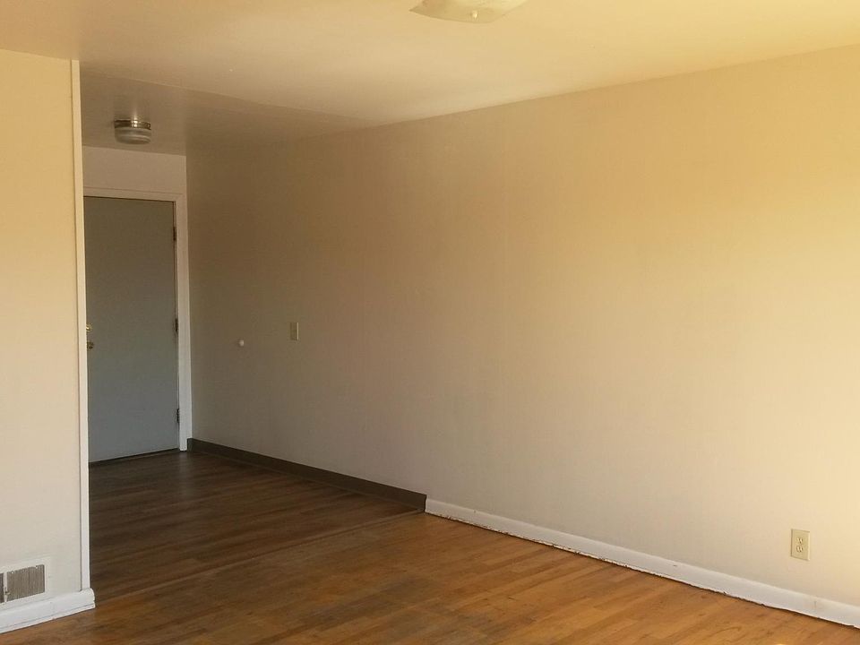 2nd image of 418 N 3rd St E