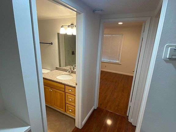 5th image of 662 Mariposa Ave APT 7