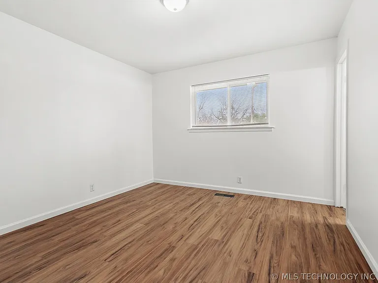 2508 E 51st St — Photo 17
