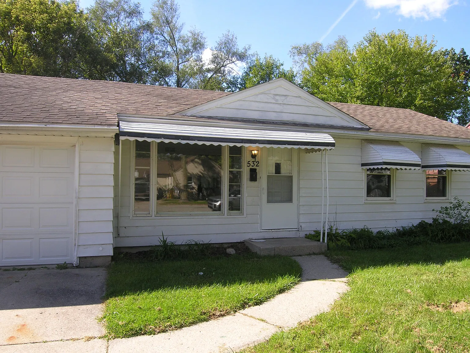 3 bed, 1184 sqft, $1,800 — Photo 2