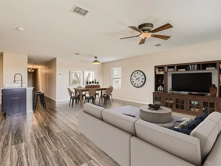 317 Blue Crow Ln — Photo 2