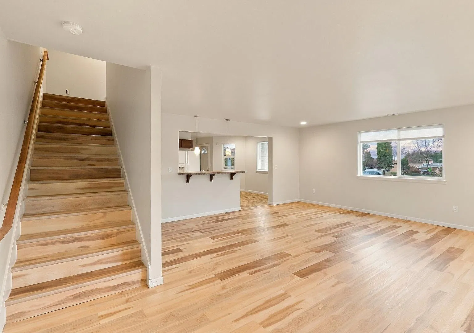 Comfortable Tacoma Rental Home with Fireplace, Deck, and 2-Car Garage — Photo 4