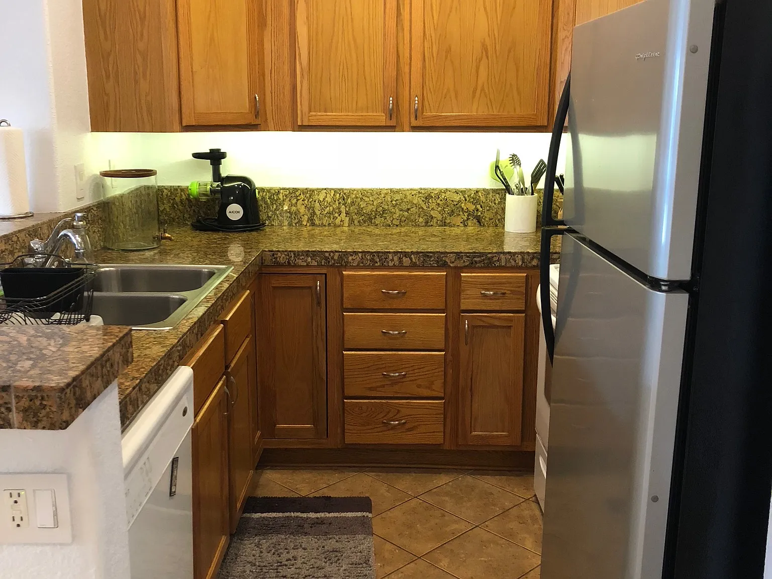 1 bed, 733 sqft, $2,300 — Photo 2