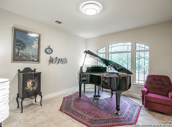 5th image of 25662 Green River Dr