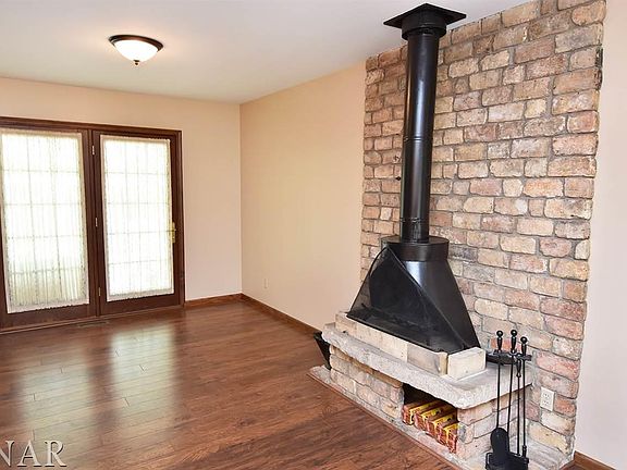 3rd image of 615 Bradley Dr