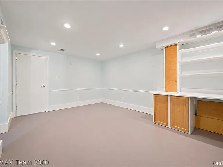 31906 Cambridge St — Photo 26