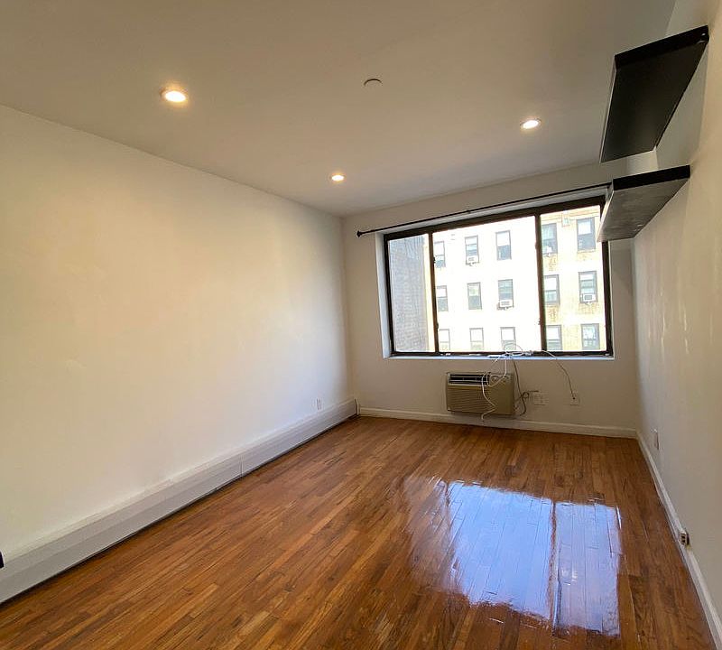 1st image of 530 W 47th St #D5d