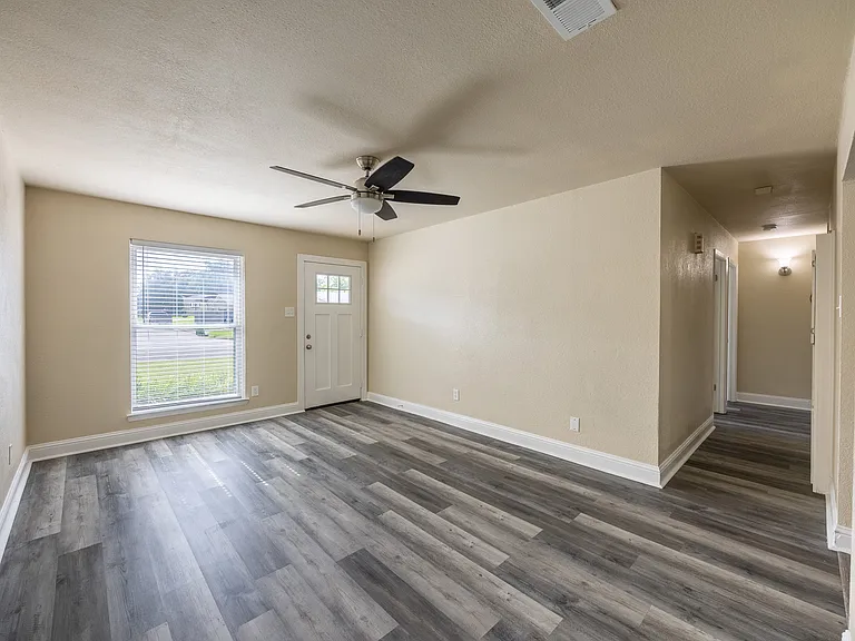 5709 Denise Dr — Photo 6