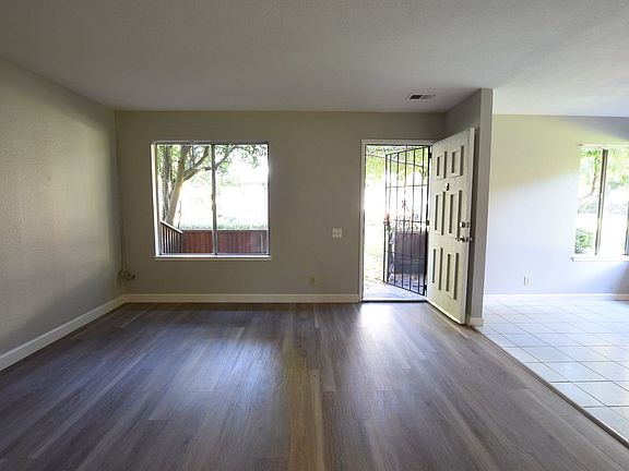 5th image of 699 Balfour Dr