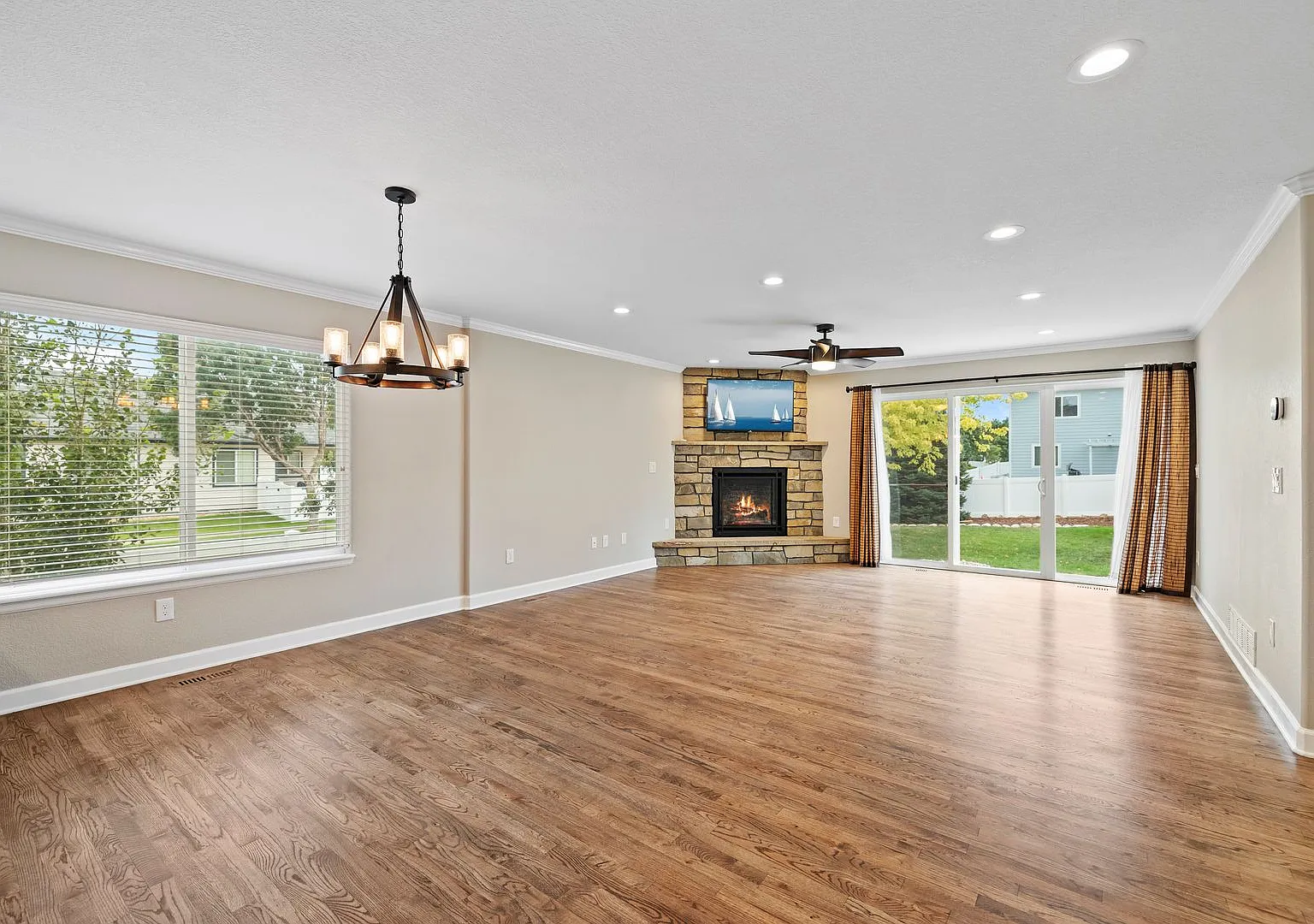 5 Bed 3.5 Bath Home in Maple Hills Available Now!! — Photo 4