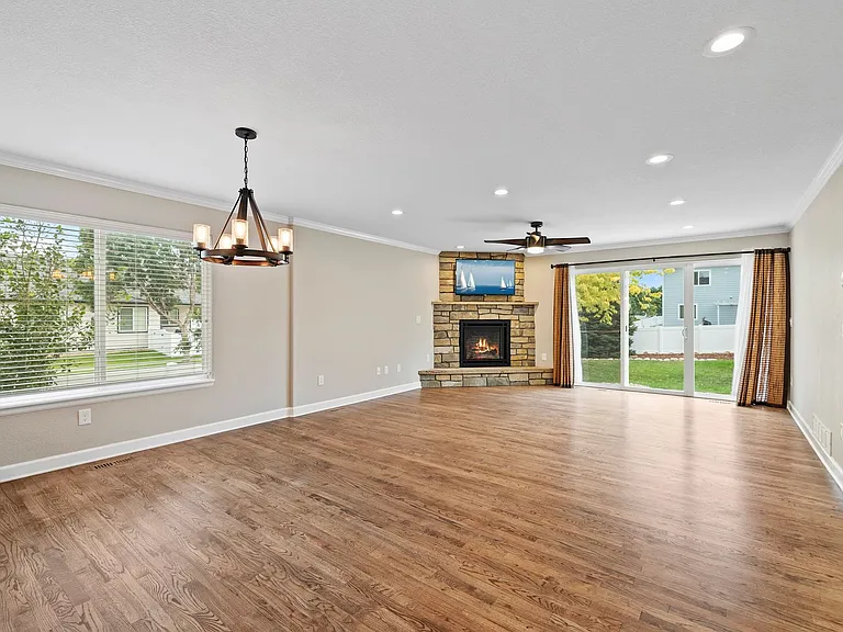2603 Thoreau Dr — Photo 4