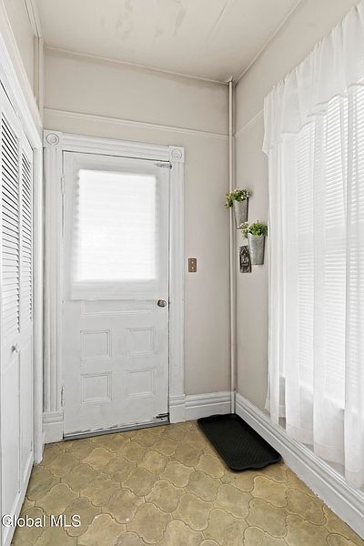 5th image of 16 Lincoln Avenue