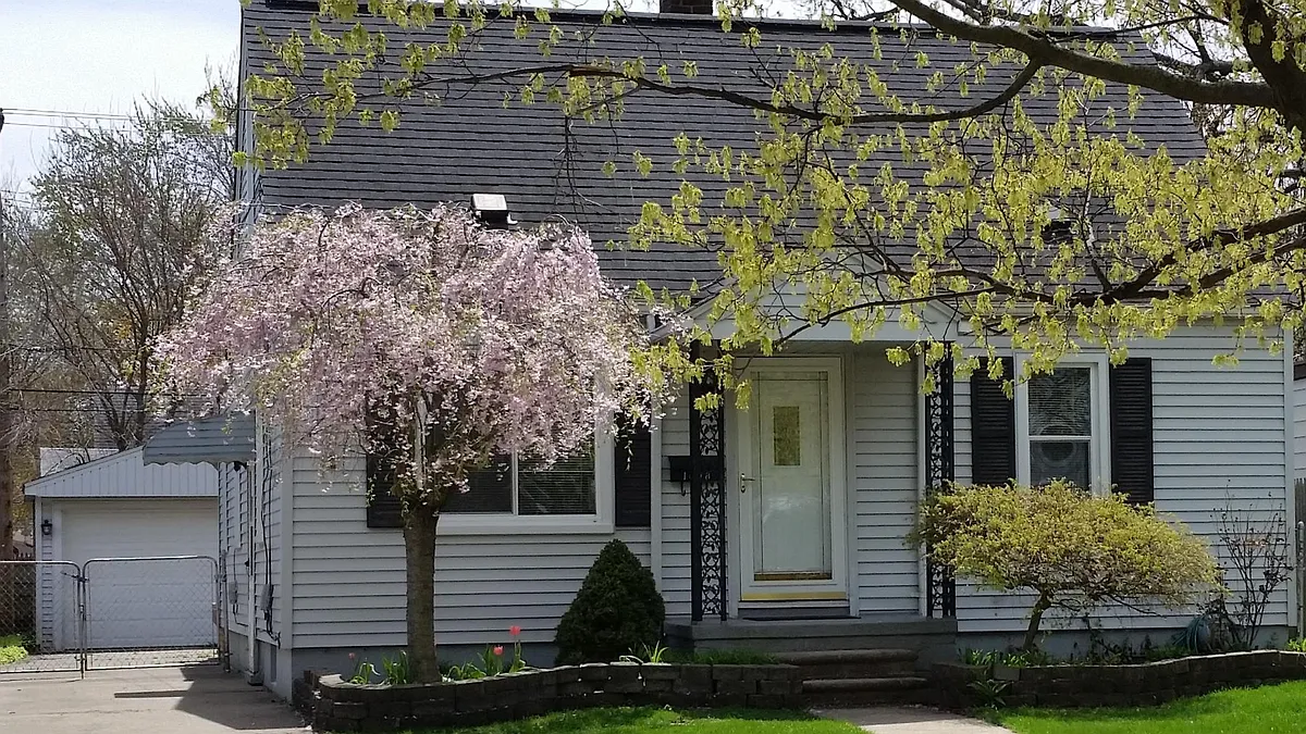 Nice Landscaping and Exterior Setting - 1608 Bauman Ave