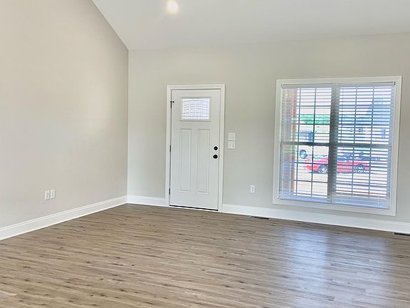 5th image of 3211 Acorn Ct