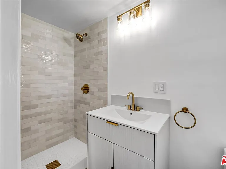 6254 Ben Ave — Photo 14