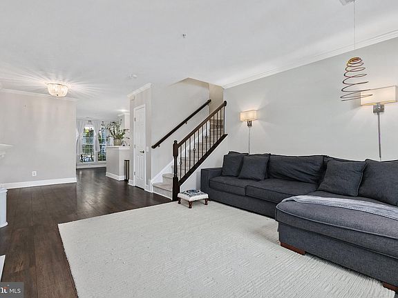 4th image of 221 Jay Dr #102