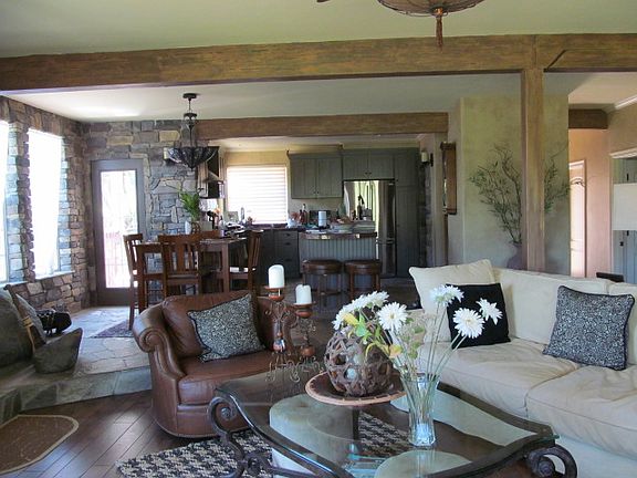 Lvg rm looking to kitchen