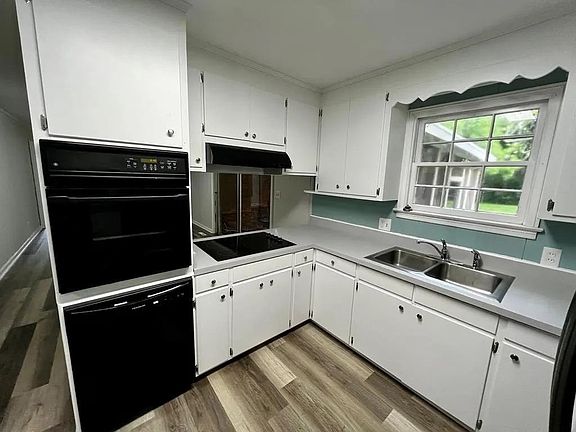 4th image of 305 Hartsfield Ln