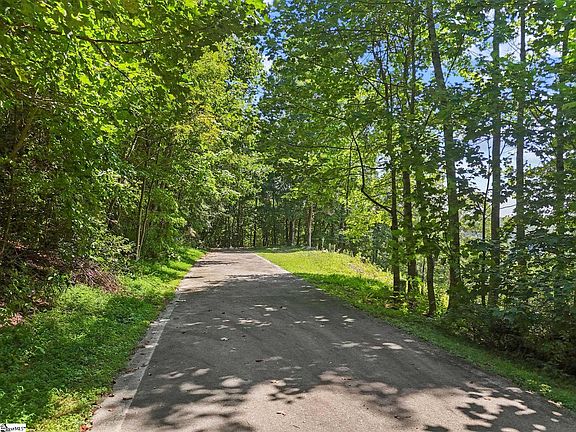 3rd image of 1394 Mountain Summit Rd