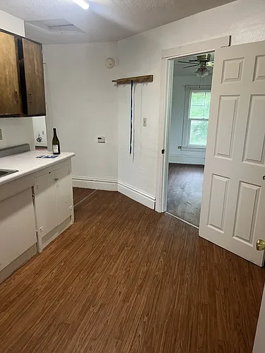 300 Jones St Photo 1