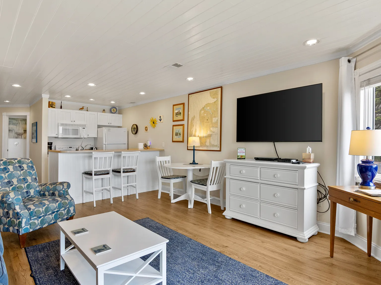 1 bed, 839 sqft, $1,900 — Photo 3