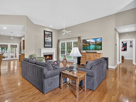 5th image of 1135 Stirlingshire Dr