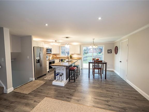 4th image of 3304 Wildflower Dr