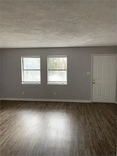 110 West Avenue North — Photo 4