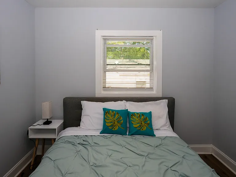 1809 Vesta Ave #1 — Photo 2