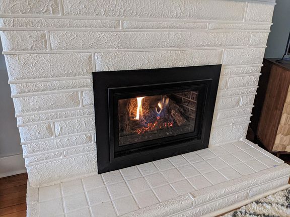Gas fireplace