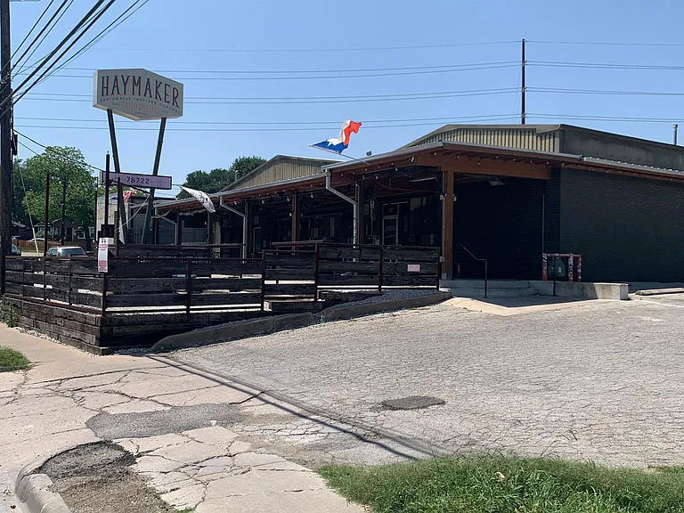 2401 Manor Rd — Photo 9