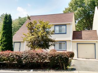 1476 Roundleaf Ct, Reston, VA 20190