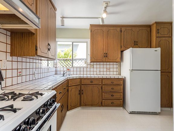 5th image of 2120 Brewster Ave