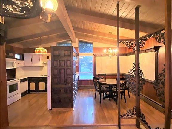 Kitchen and eat-in area 
