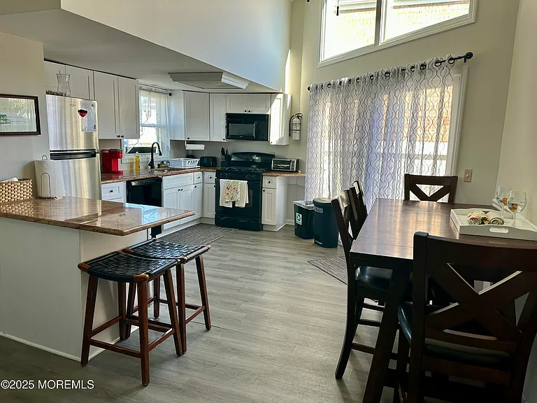 559 Tarpon Ave — Photo 3