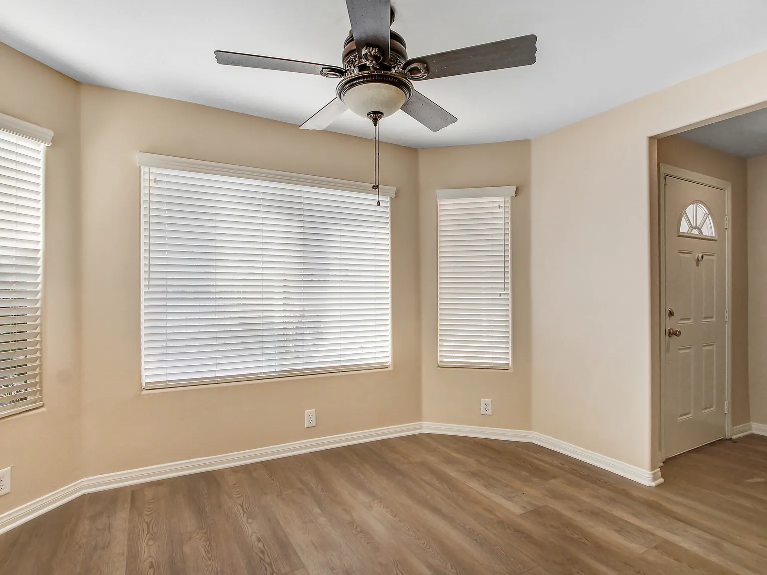 4 bed, 1998 sqft, $3,400 — Photo 4