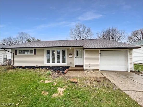 9080 Lynnhaven Rd, Parma Heights, OH 44130