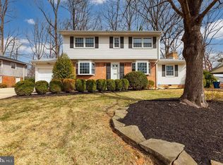 8204 Smithfield Ave, Springfield, VA 22152