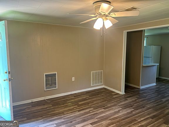 4th image of 235 Maple Dr