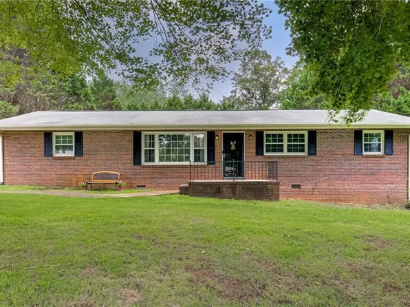 5105 Yukon Rd, Walkertown, NC 27051