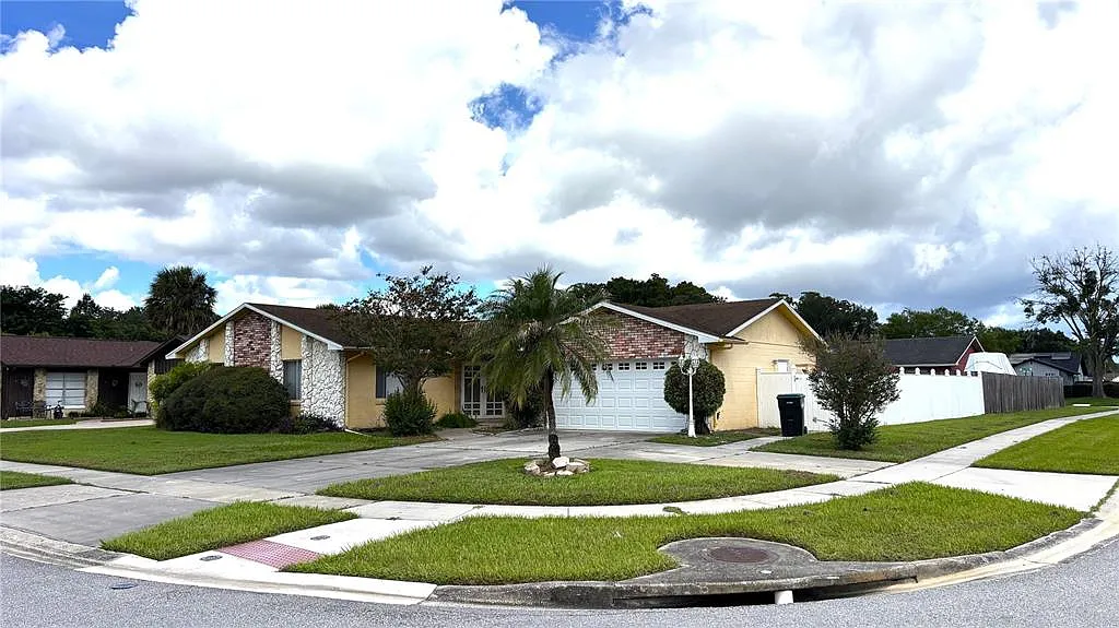 3 bed, 3.0 bath, 1384 sqft, $2,395 — Photo 4