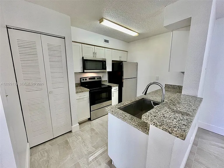 2880 N Oakland Forest Dr #103 — Photo 4