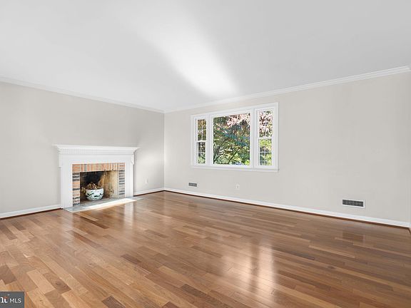 4th image of 6437 Tucker Ave
