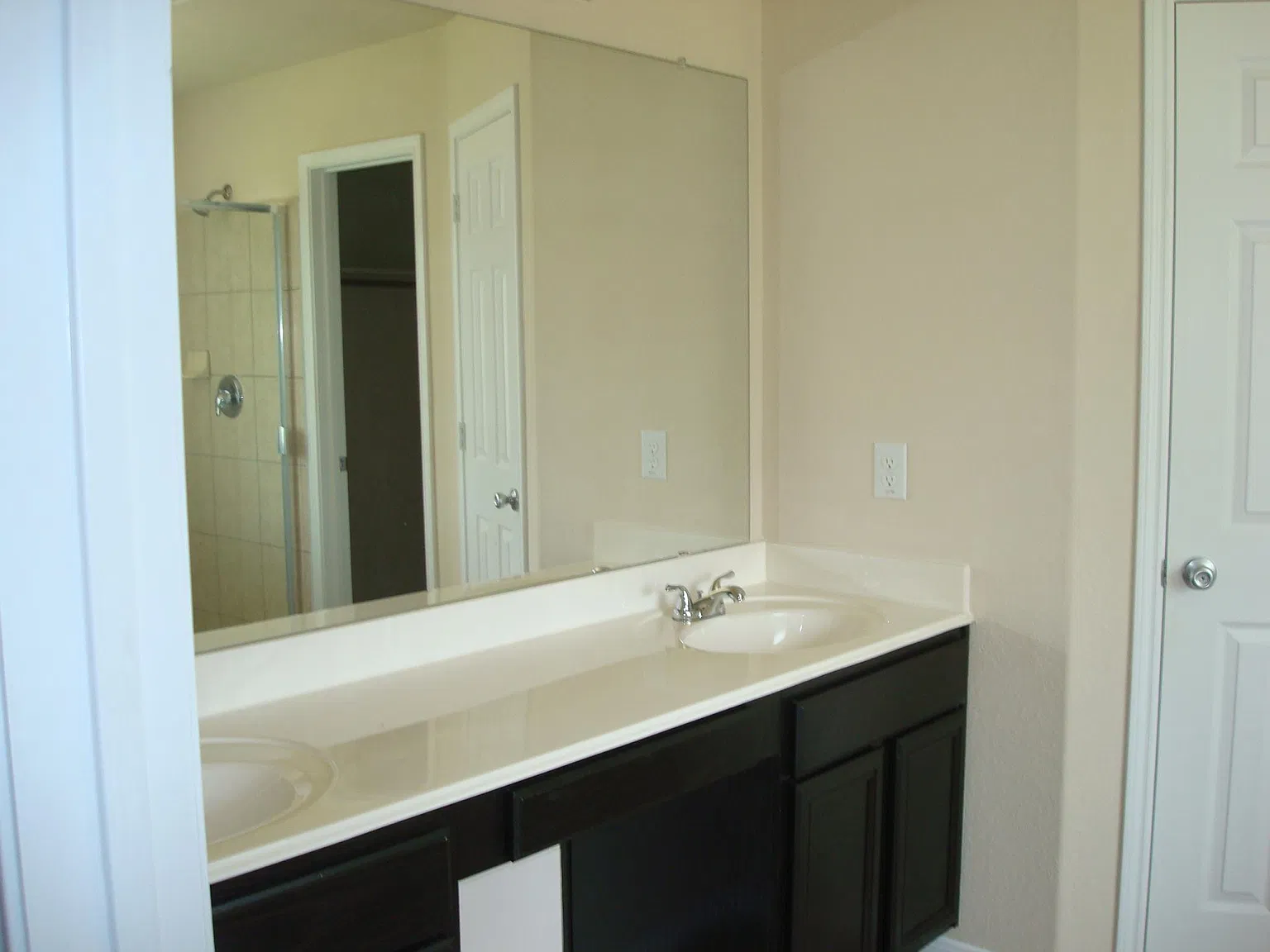 3 bed, 1826 sqft, $2,100 — Photo 3