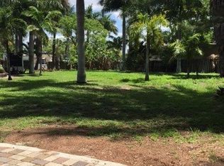 2071 Mills Ln, Naples, FL 34112