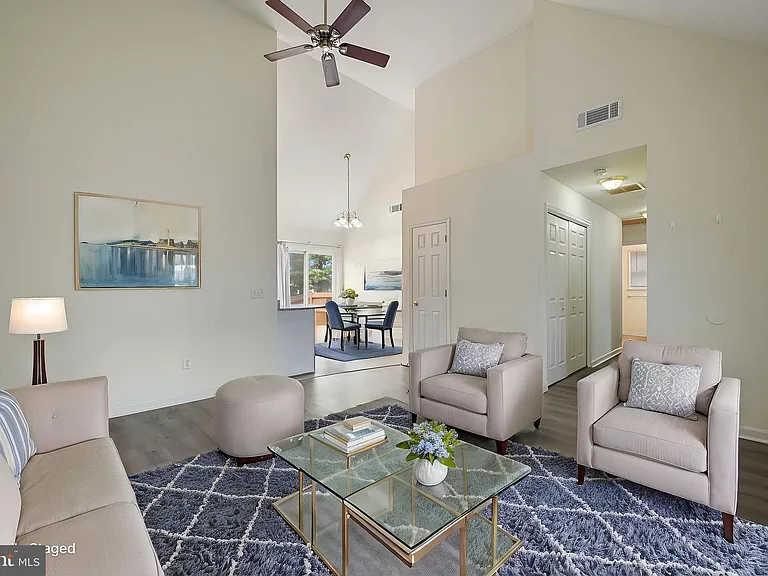 49 Winding Wood Dr — Photo 2