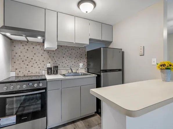 57 Sylvan St APT 4B, Danvers, MA 01923